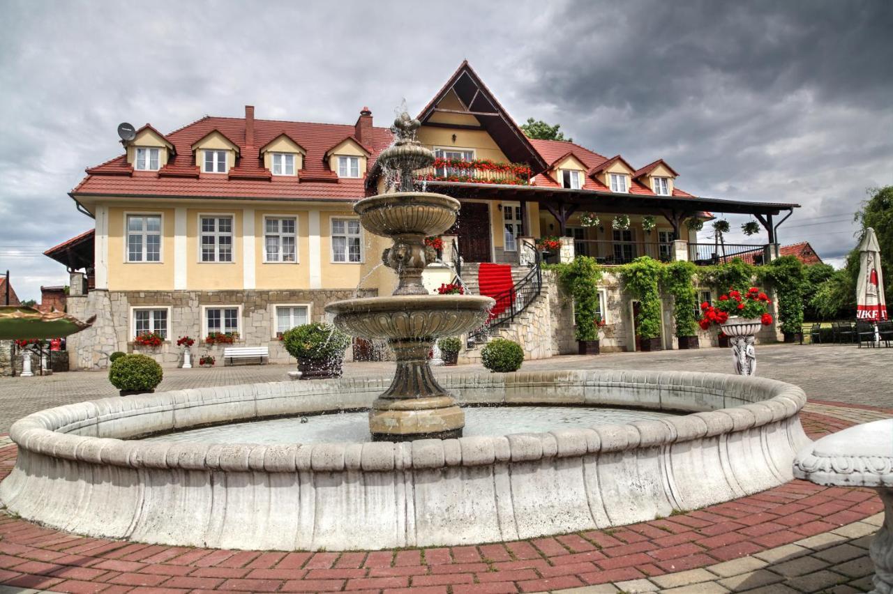 Zespol Palacowo-Parkowy Badzow Польковіце Екстер'єр фото