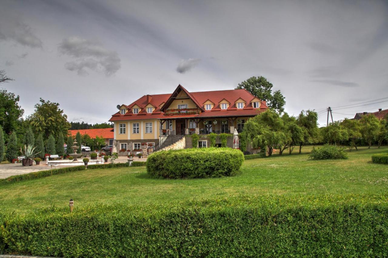 Zespol Palacowo-Parkowy Badzow Польковіце Екстер'єр фото