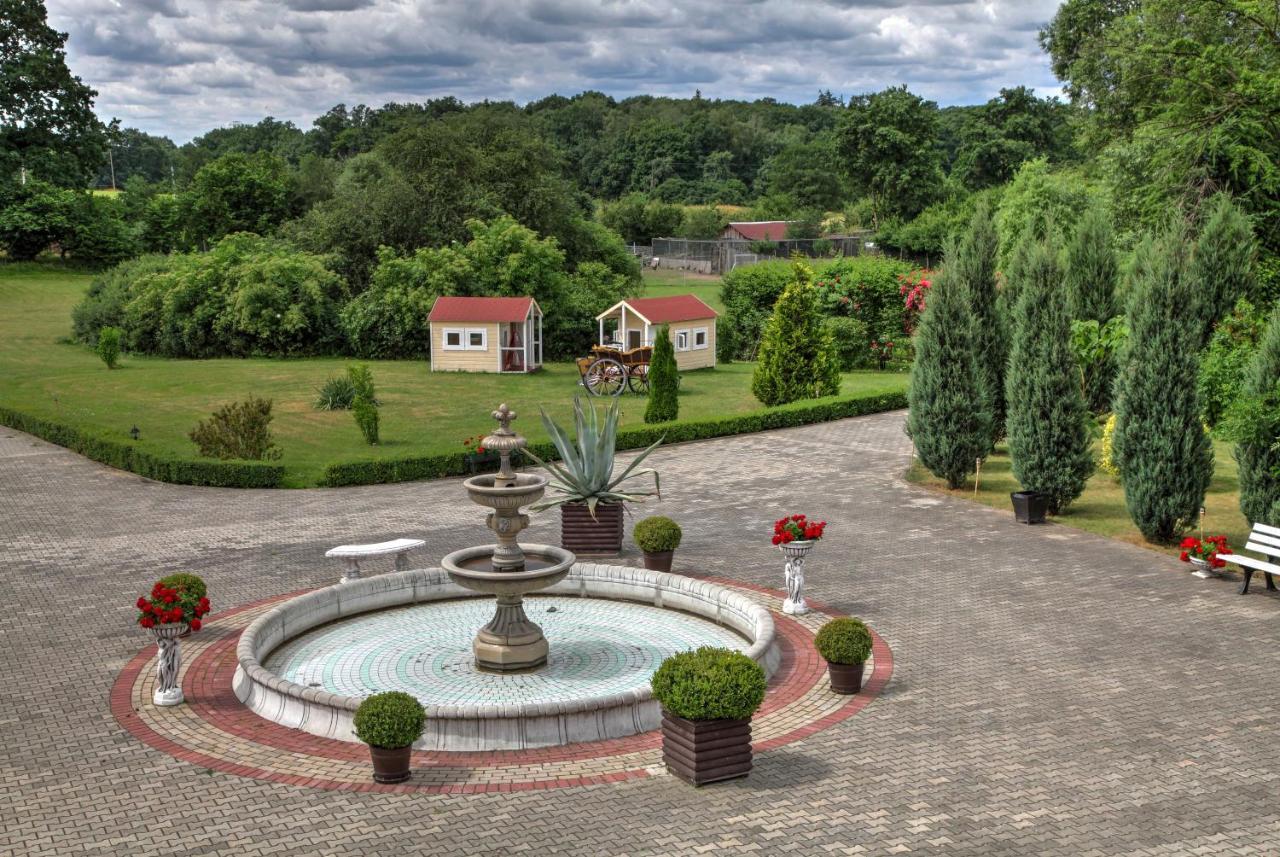 Zespol Palacowo-Parkowy Badzow Польковіце Екстер'єр фото