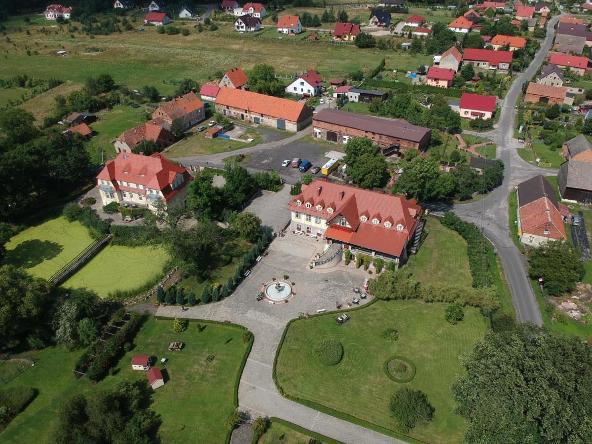 Zespol Palacowo-Parkowy Badzow Польковіце Екстер'єр фото